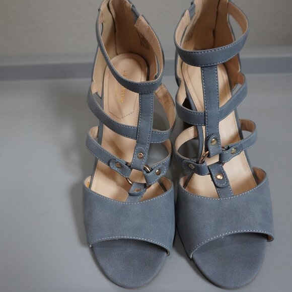 Liz Clairborne Refined Comfort gray blue strappy sandal chunky heel Size… - Picture 2 of 13